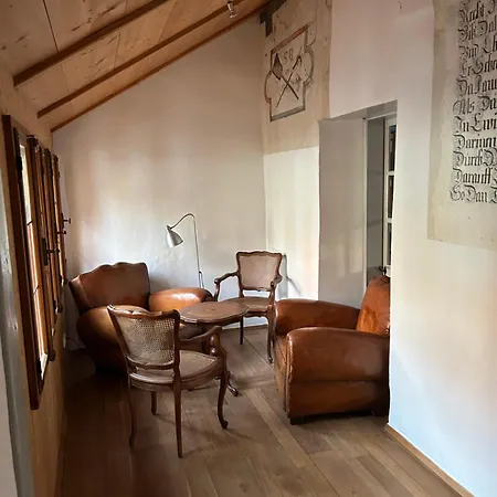 Villa Einzeldenkmal In Der Altstadt Von Regensburg