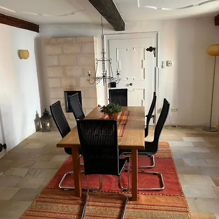 Einzeldenkmal In Der Altstadt Von Villa Ratisbona